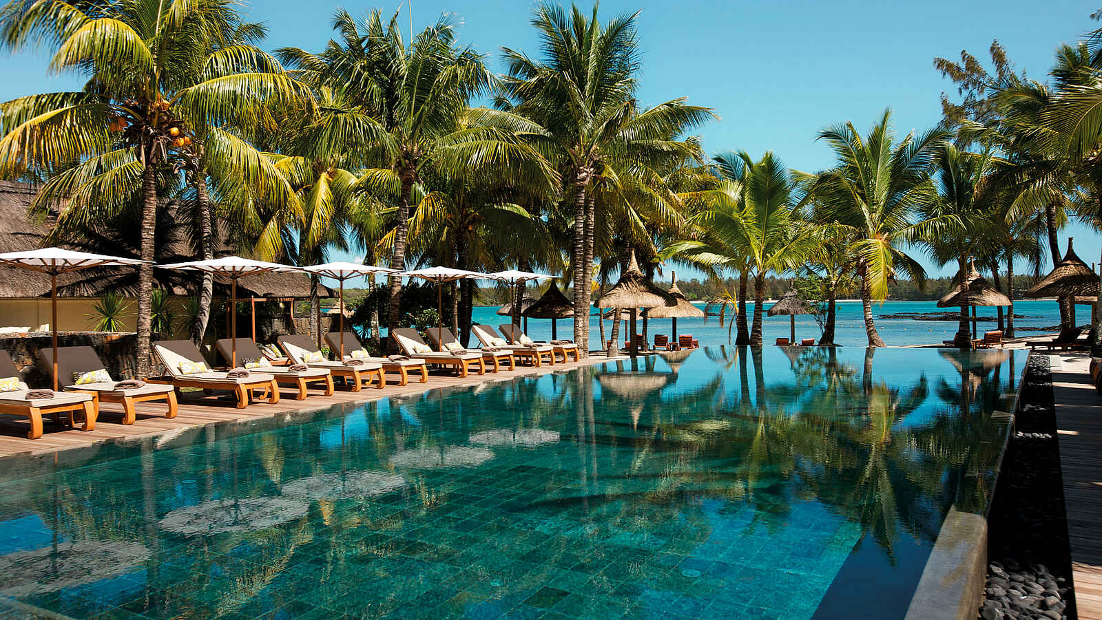 Constance Prince Maurice: Am Pool Constance Prince Maurice: Am Pool