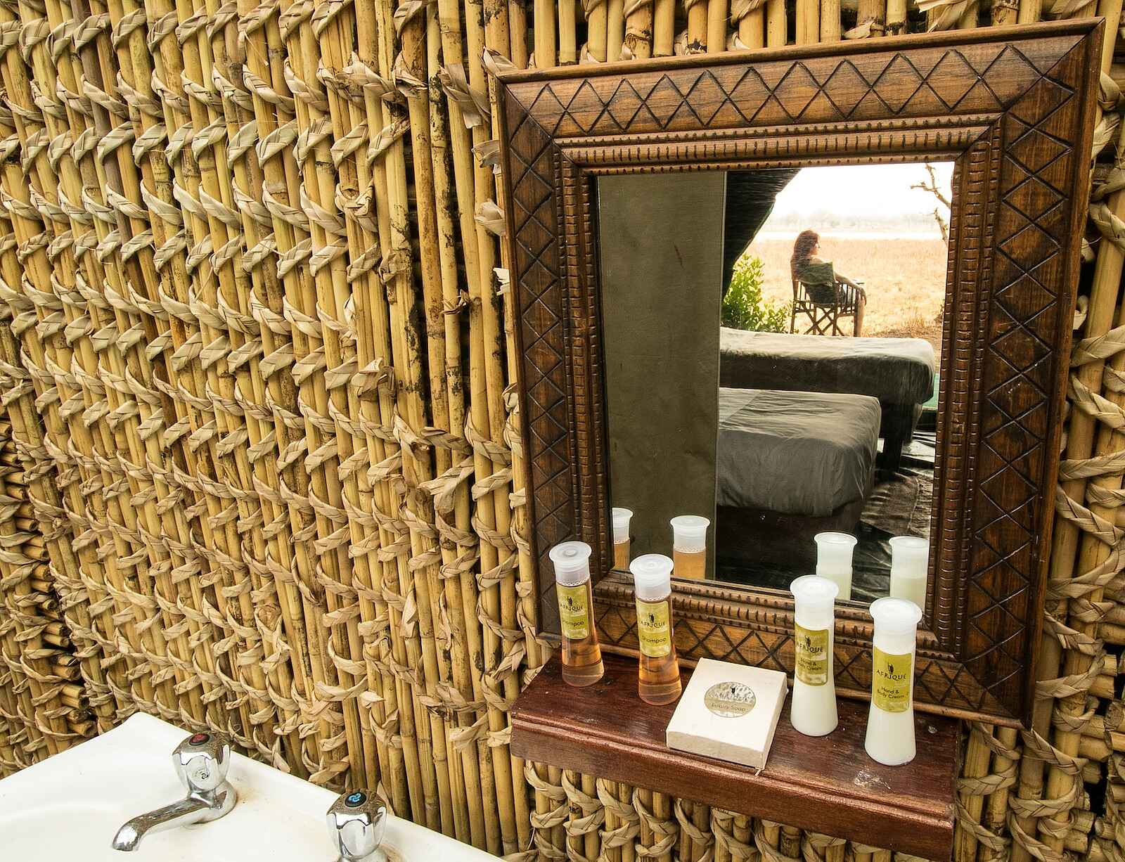 Chilo Mahove Tented Camp: Waschtisch Chilo Mahove Tented Camp: Waschtisch