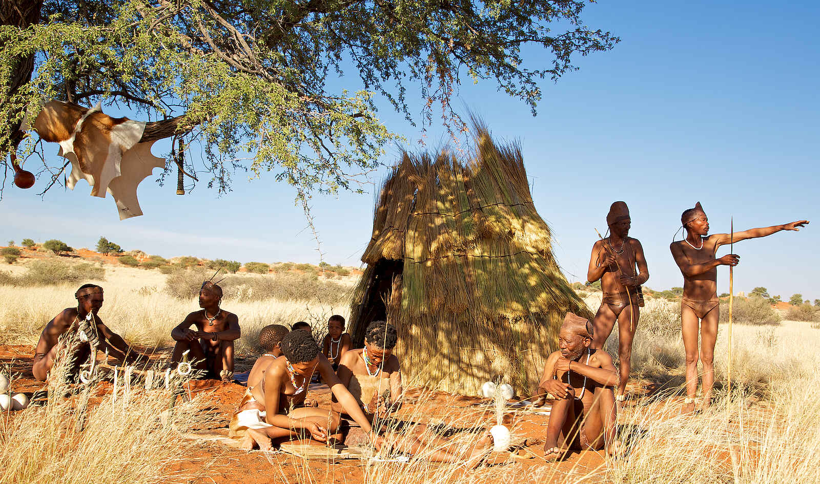 Bagatelle Kalahari Game Ranch: Im Dorf der San Bushman Bagatelle Kalahari Game Ranch: Im Dorf der San Bushman