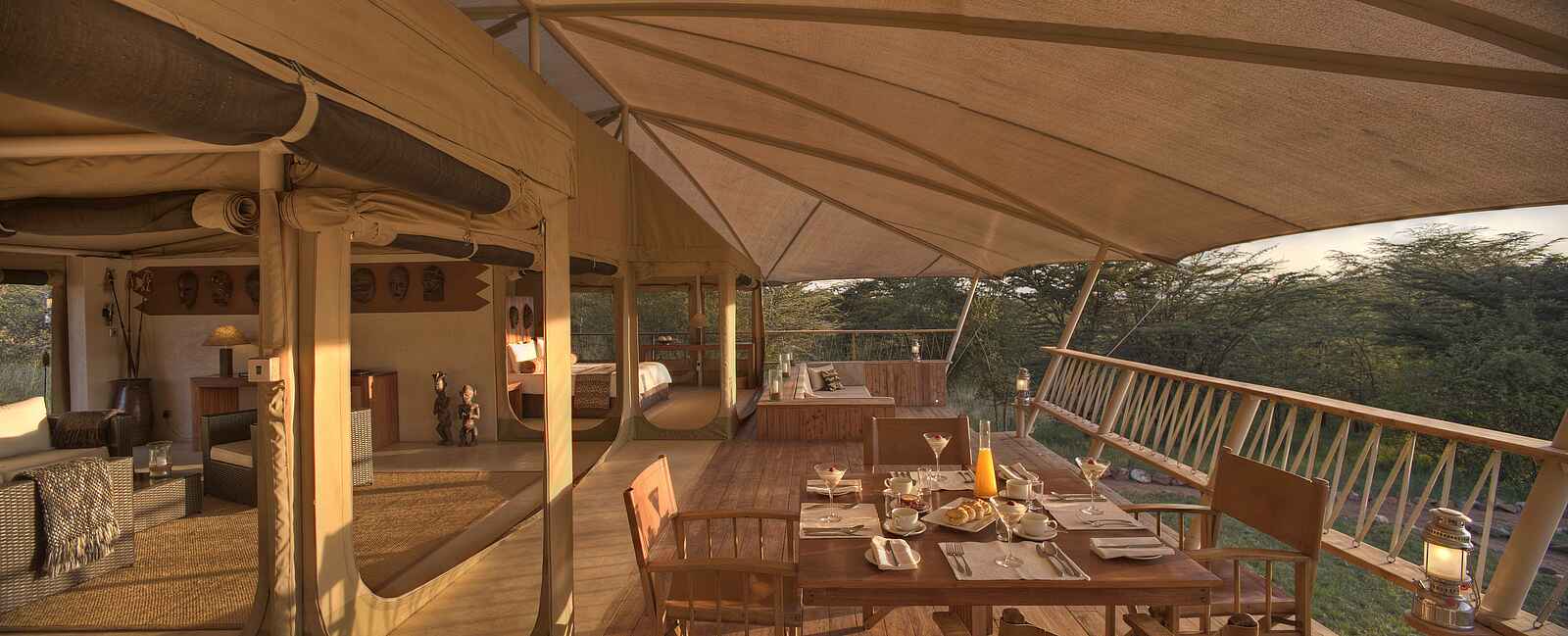 Mara Bushtops: Vordach der Leopard Suite Mara Bushtops: Vordach der Leopard Suite