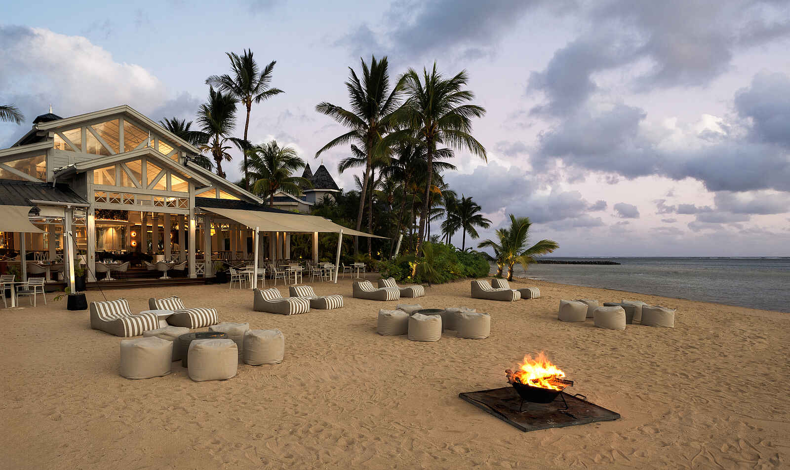 Heritage Le Telfair Golf & Wellness Resort: Die Gin'Ja Strand Lounge Heritage Le Telfair Golf & Wellness Resort: Die Gin'Ja Strand Lounge