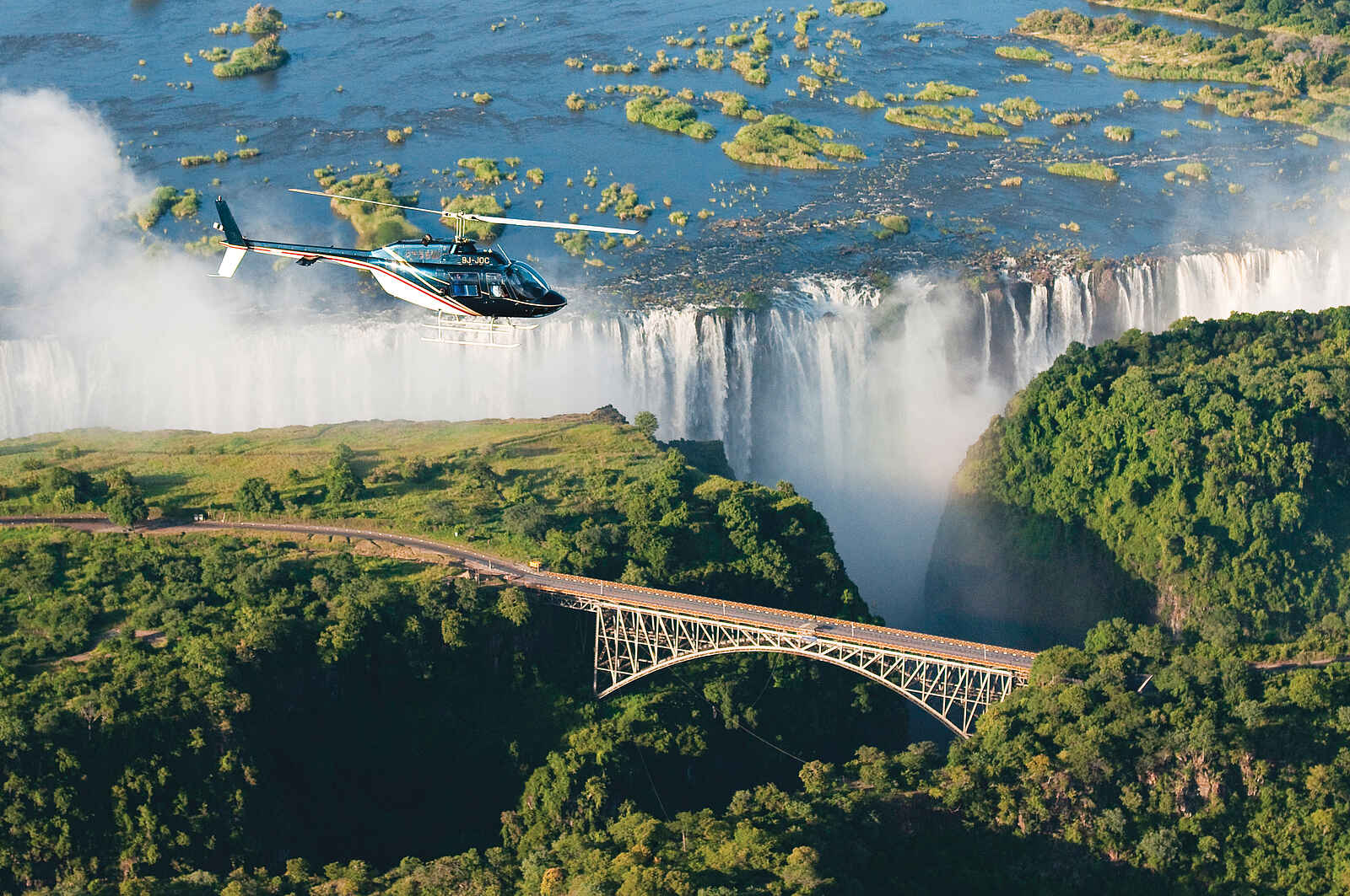 Matetsi Victoria Falls: Ein Helikopterflug über den Viktoriafällen Matetsi Victoria Falls: Ein Helikopterflug über den Viktoriafällen