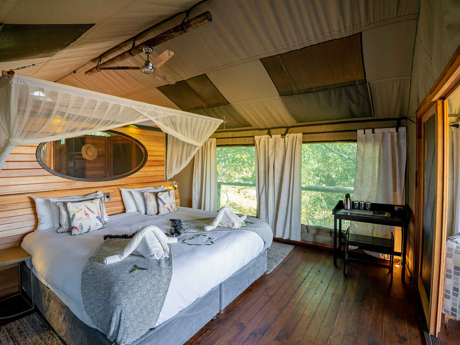 Mma Dinare Camp: Doppelbett im Zelt Mma Dinare Camp: Doppelbett im Zelt