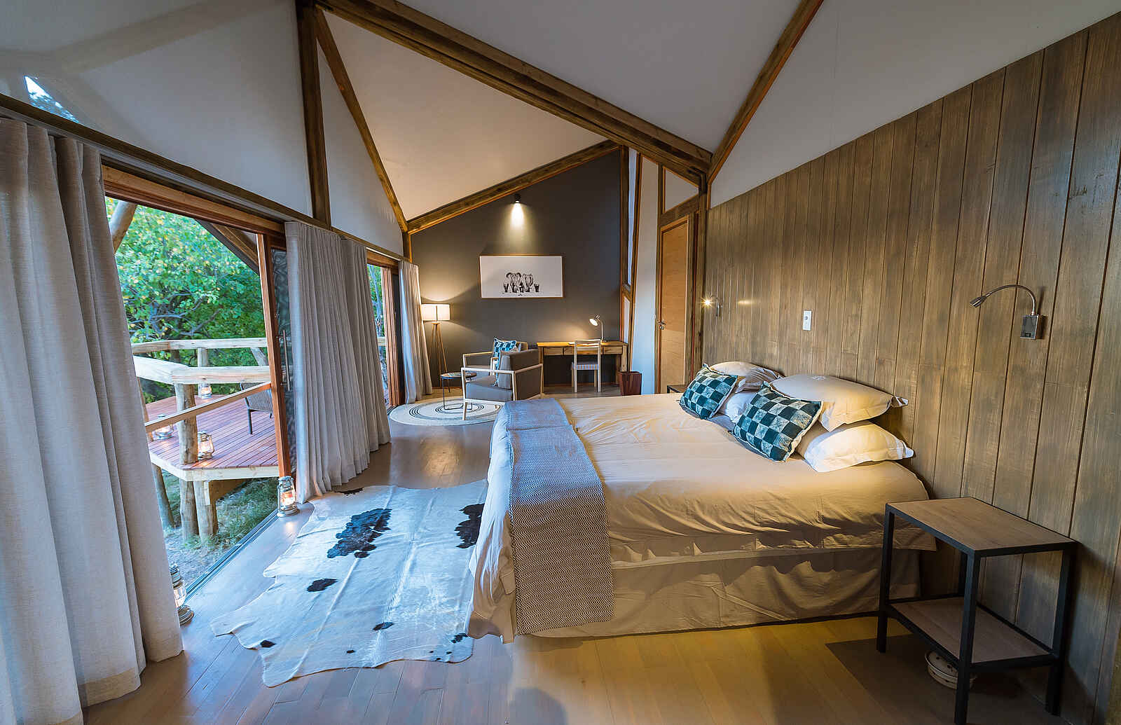 Splash Camp: Gästebetten mit Holzdeck Splash Camp: Gästebetten mit Holzdeck