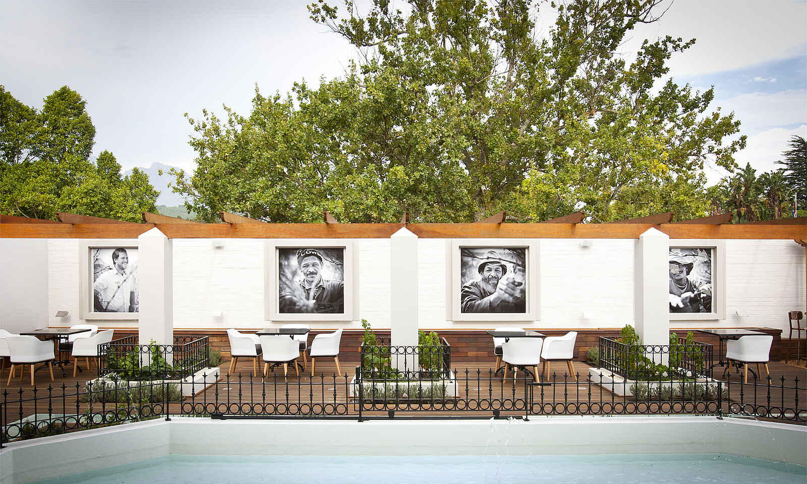 L'Avenir Country Lodge: Außendeck der Pinotage Lounge L'Avenir Country Lodge: Außendeck der Pinotage Lounge