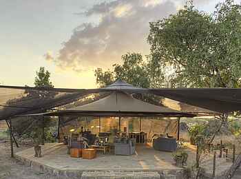 Roho ya Selous Camp: Lounge und Bar Roho ya Selous Camp: Lounge und Bar