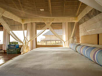 Kubu Kubu Tented Camp: Bett und große Fenster Kubu Kubu Tented Camp: Bett und große Fenster