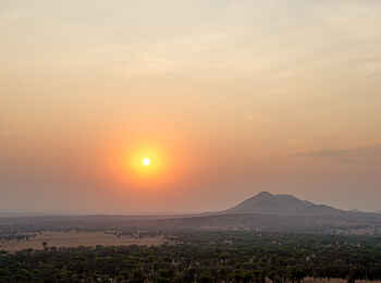 Kubu Kubu Tented Camp: Sonnenaufgang über dem Nationalpark Kubu Kubu Tented Camp: Sonnenaufgang über dem Nationalpark