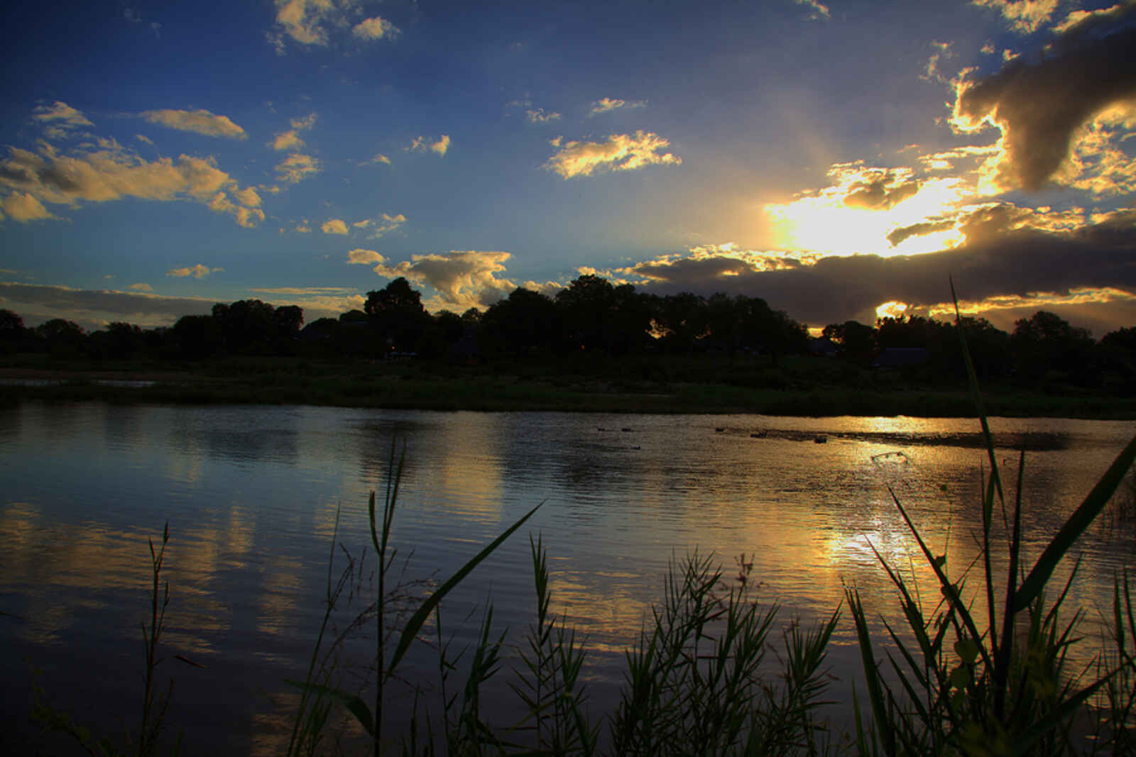 MalaMala Camp: Sonnenuntergang am Fluss MalaMala Camp: Sonnenuntergang am Fluss