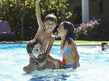 La Cle des Montagnes: Spiel und Spaß im Swimmingpool La Cle des Montagnes: Spiel und Spaß im Swimmingpool