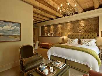 La Cle des Montagnes: Schlafzimmer und Sitzecke in der Villa La Grange La Cle des Montagnes: Schlafzimmer und Sitzecke in der Villa La Grange