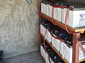 Konkamoya Lodge: Solarenergiespeicher Konkamoya Lodge: Solarenergiespeicher