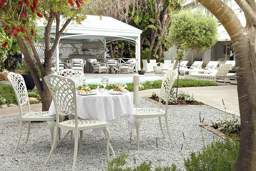 Leisure Isle Lodge: Gedeckter Tisch am Pool Leisure Isle Lodge: Gedeckter Tisch am Pool