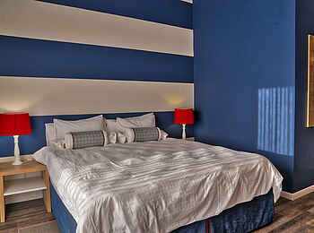 Namib Guesthouse: Luxuszimmer im blauen Design Namib Guesthouse: Luxuszimmer im blauen Design
