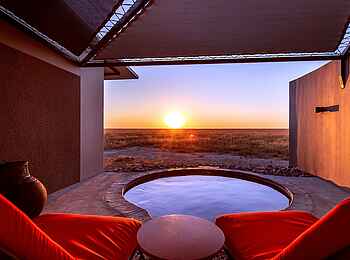 Etosha King Nehale: Veranda mit privatem Plungepool Etosha King Nehale: Veranda mit privatem Plungepool