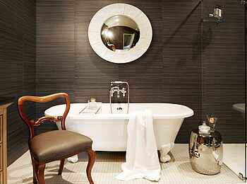 La Cle des Montagnes: Freistehende Badewanne in der Villa La Grange La Cle des Montagnes: Freistehende Badewanne in der Villa La Grange