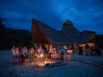 Greystoke Mahale Lodge: An der Boma Greystoke Mahale Lodge: An der Boma