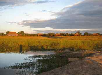Camp Hwange: Das Camp aus der Ferne Camp Hwange: Das Camp aus der Ferne