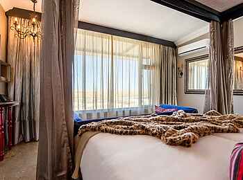 Etosha King Nehale: Doppelzimmer mit Himmelbett Etosha King Nehale: Doppelzimmer mit Himmelbett