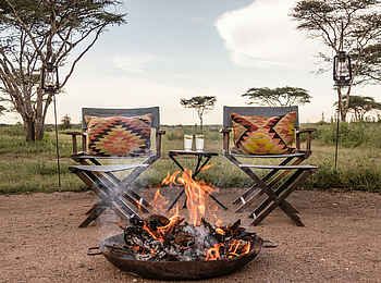 Legendary Nyasi Tented Camp: Lagerfeuer Legendary Nyasi Tented Camp: Lagerfeuer