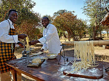 Konkamoya Lodge: Die beiden Köche Konkamoya Lodge: Die beiden Köche