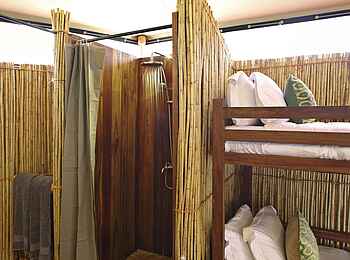 Roho ya Selous Camp: Family Tent Dusche Roho ya Selous Camp: Family Tent Dusche