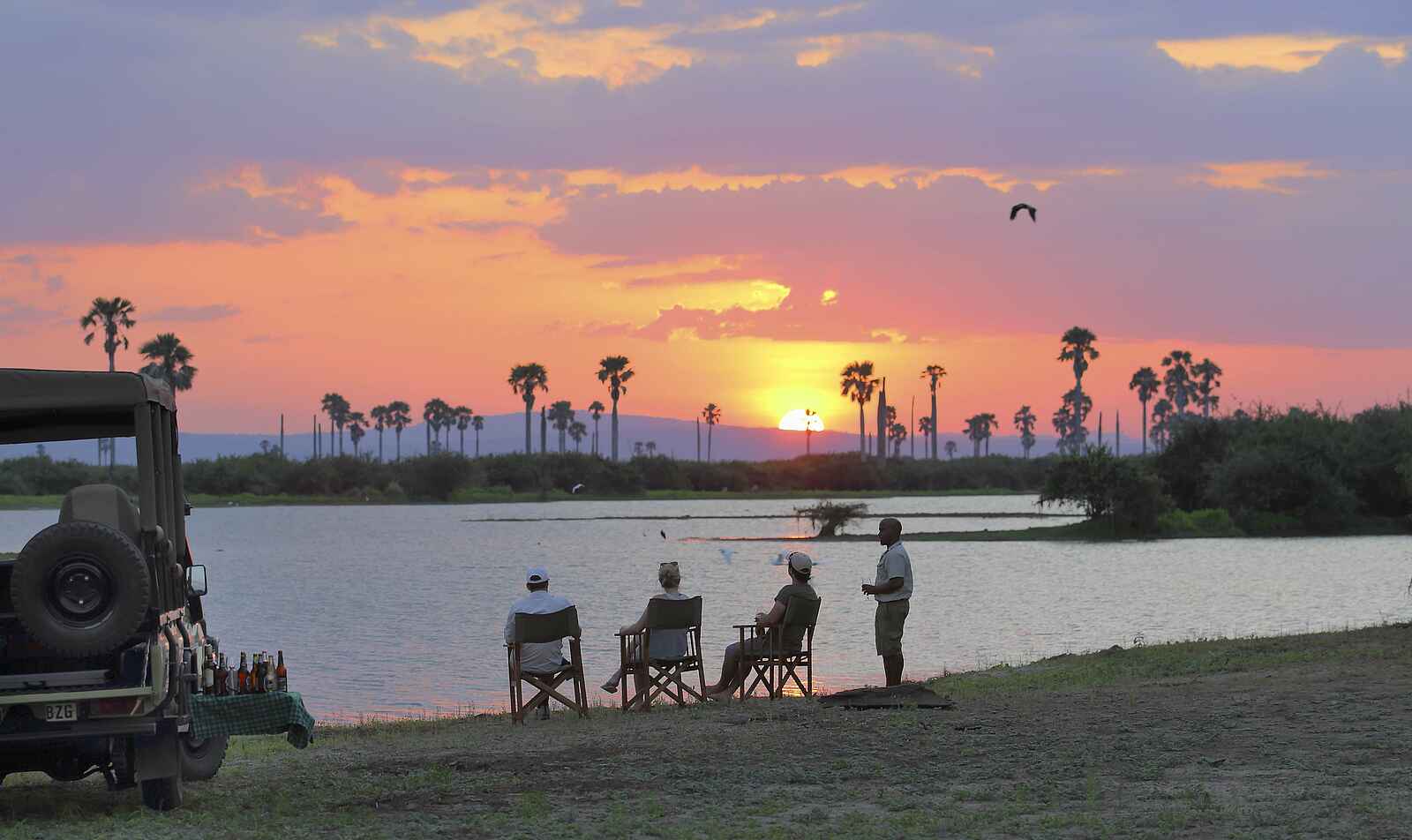 Roho ya Selous Camp: Sundowner am Flußufer Roho ya Selous Camp: Sundowner am Flußufer