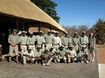 Camp Hwange: Gruppenbild des Personals Camp Hwange: Gruppenbild des Personals