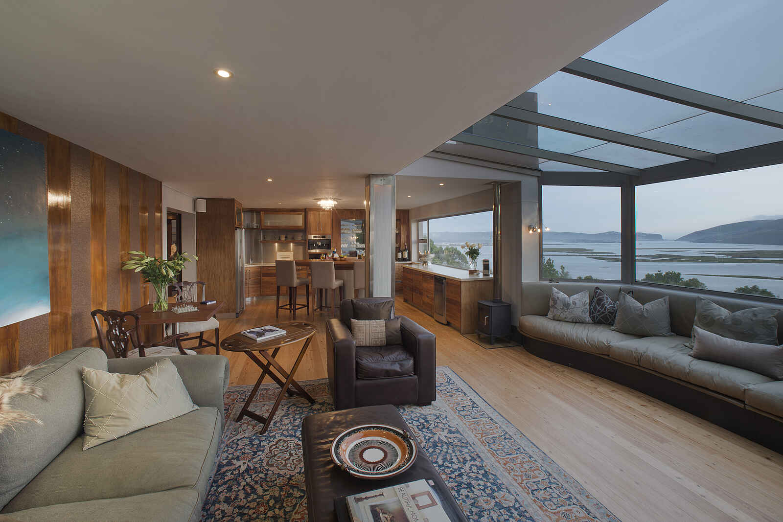 Kanonkop House: Bar mit Panoramafenstern Kanonkop House: Bar mit Panoramafenstern