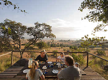 Lamai Serengeti: Frühstückstisch Lamai Serengeti: Frühstückstisch