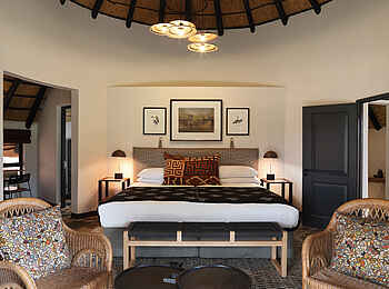 MalaMala Camp: Gästechalet mit Sitzgruppe MalaMala Camp: Gästechalet mit Sitzgruppe