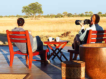 Camp Hwange: Fotografie auf der Veranda Camp Hwange: Fotografie auf der Veranda