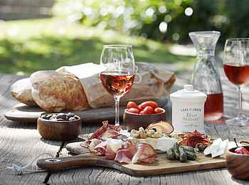 La Cle des Montagnes: Snackplatte mit Wein La Cle des Montagnes: Snackplatte mit Wein