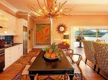 La Cle des Montagnes: Küche und Essbereich in der Ville Le Colonial La Cle des Montagnes: Küche und Essbereich in der Ville Le Colonial