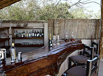 Konkamoya Lodge: Barhocker Konkamoya Lodge: Barhocker