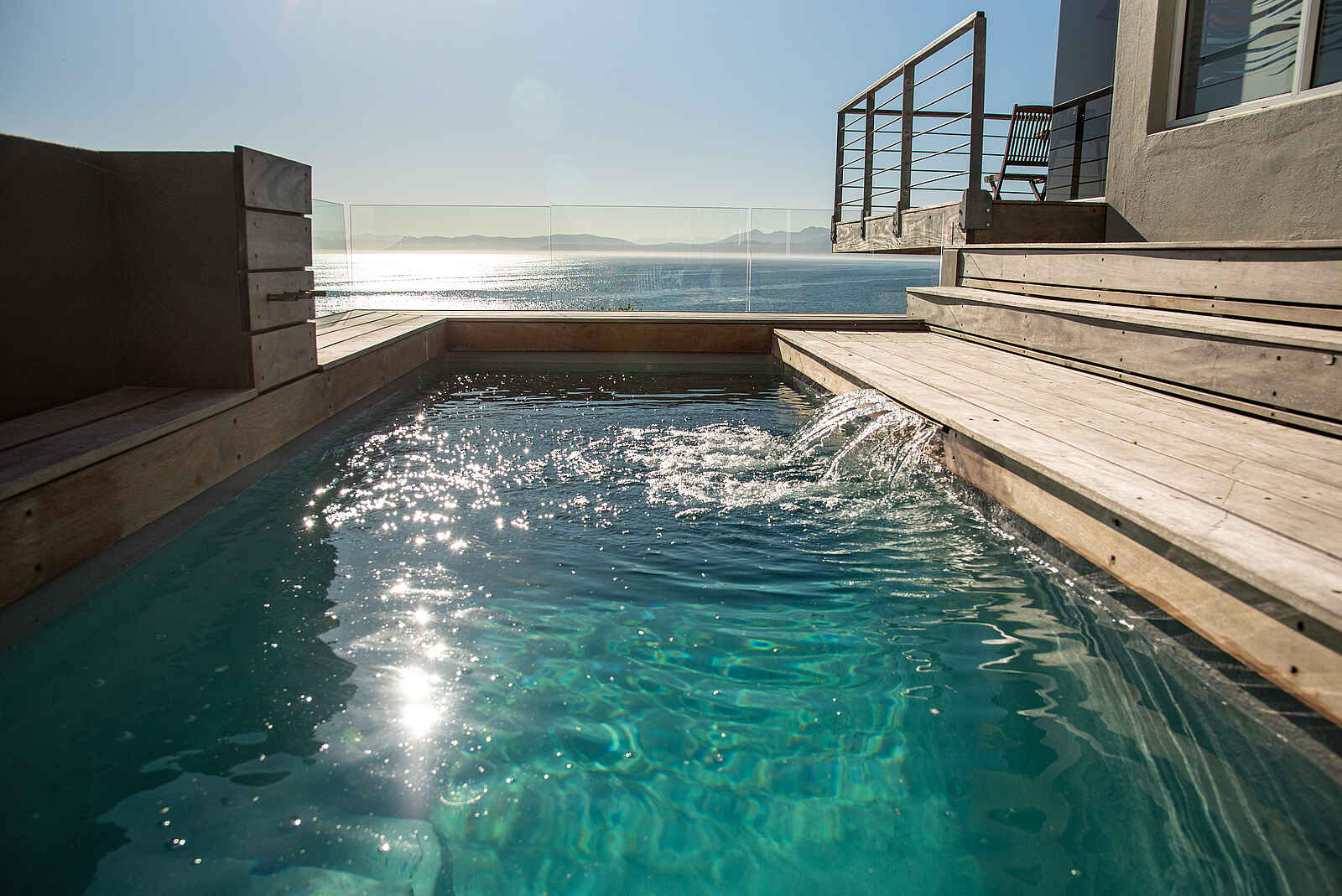 Whalesong Lodge: Plungepool mit Blick auf das Meer Whalesong Lodge: Plungepool mit Blick auf das Meer