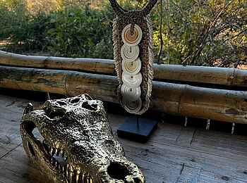 Sitatunga Private Island Camp: Kunstwerk Sitatunga Private Island Camp: Kunstwerk