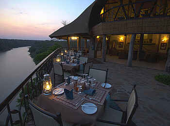 Chilo Gorge Safari Lodge: Speisedeck Chilo Gorge Safari Lodge: Speisedeck