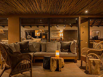 MalaMala Camp: Lounge bei Nacht MalaMala Camp: Lounge bei Nacht