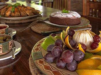 Lebala Camp: High Tea Lebala Camp: High Tea