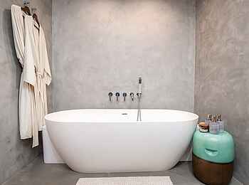 Zuri Zanzibar: Bad mit freistehender Badewanne Zuri Zanzibar: Bad mit freistehender Badewanne