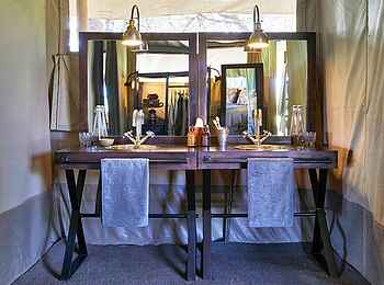 Legendary Nyasi Tented Camp: Badezimmer Legendary Nyasi Tented Camp: Badezimmer