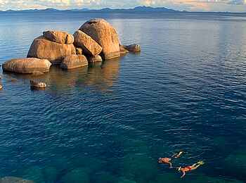 Mumbo Island Camp: Granitkopjes im Wasser Mumbo Island Camp: Granitkopjes im Wasser