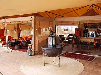 Elephant Bedroom Camp: Blick zur Lounge Elephant Bedroom Camp: Blick zur Lounge