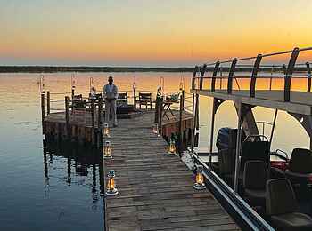 Sitatunga Private Island Camp: Steg zur Boma Sitatunga Private Island Camp: Steg zur Boma