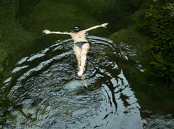 Greystoke Mahale: Schwimmen Greystoke Mahale: Schwimmen