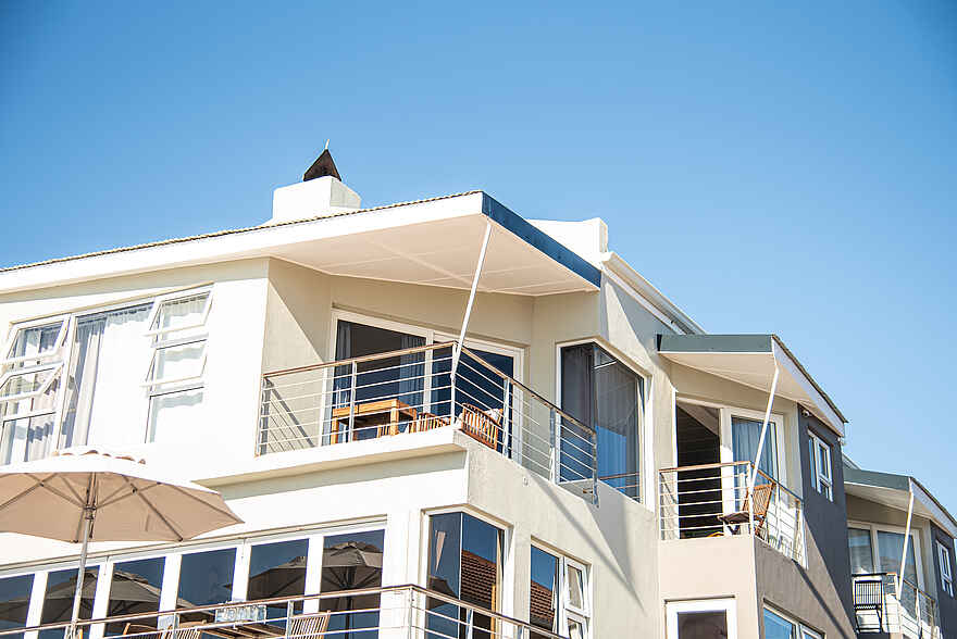 Whalesong Lodge: Balkone der Gästezimmer Whalesong Lodge: Balkone der Gästezimmer