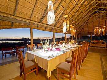 Camp Hwange: Abend in der Lounge Camp Hwange: Abend in der Lounge