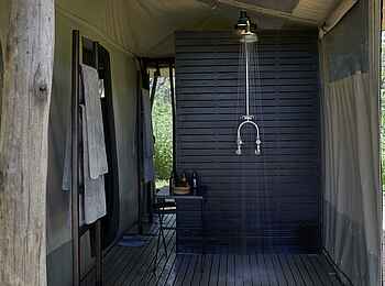 Legendary Nyasi Tented Camp: Dusche Legendary Nyasi Tented Camp: Dusche