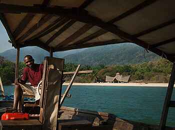 Greystoke Mahale Lodge: Ankunft mit der Dhow Greystoke Mahale Lodge: Ankunft mit der Dhow